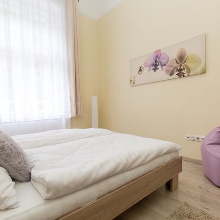 Bpm: Dob70 Classic Apartment In Downtown Budapest Exteriör bild