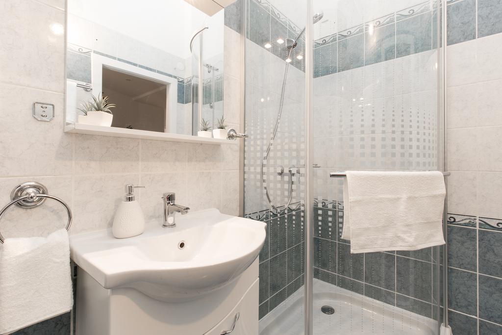 Bpm: Dob70 Classic Apartment In Downtown Budapest Rum bild