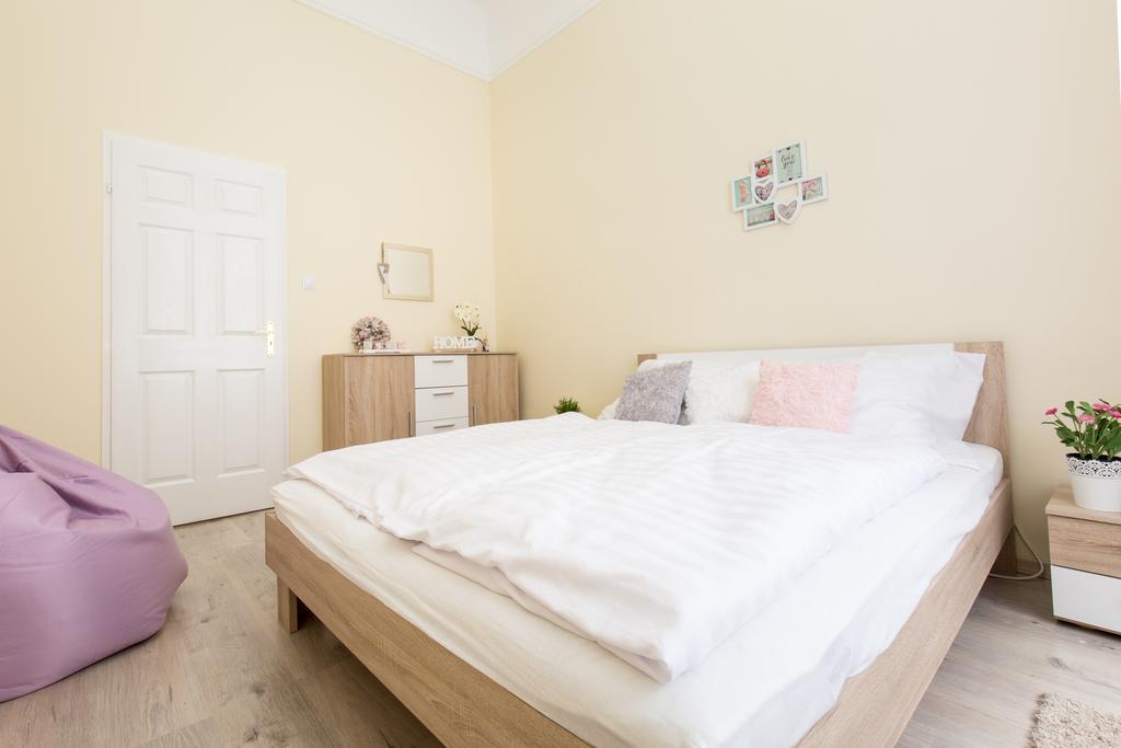 Bpm: Dob70 Classic Apartment In Downtown Budapest Rum bild