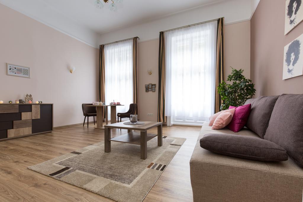 Bpm: Dob70 Classic Apartment In Downtown Budapest Rum bild
