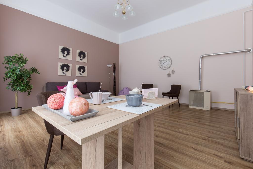 Bpm: Dob70 Classic Apartment In Downtown Budapest Rum bild