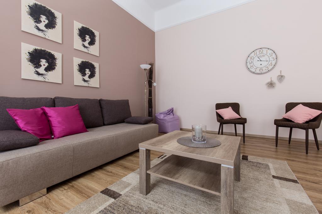 Bpm: Dob70 Classic Apartment In Downtown Budapest Rum bild