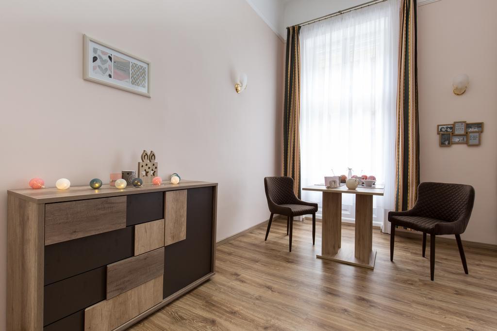 Bpm: Dob70 Classic Apartment In Downtown Budapest Rum bild