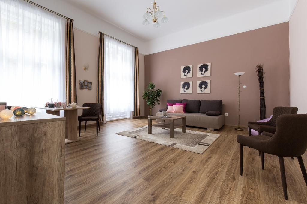 Bpm: Dob70 Classic Apartment In Downtown Budapest Rum bild