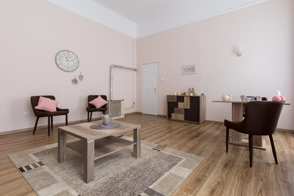 Bpm: Dob70 Classic Apartment In Downtown Budapest Rum bild