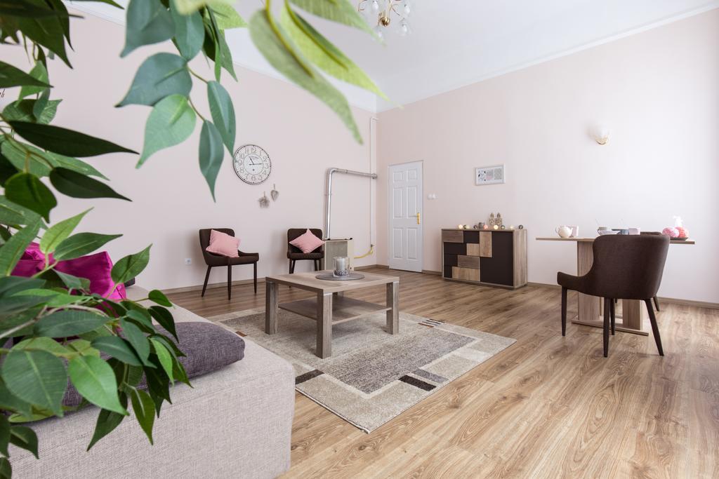 Bpm: Dob70 Classic Apartment In Downtown Budapest Rum bild