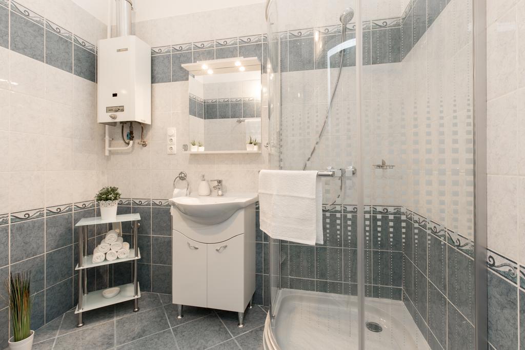 Bpm: Dob70 Classic Apartment In Downtown Budapest Rum bild